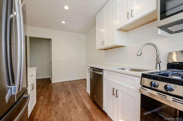 2 N Lewis Place 1.4B, Rockville Centre, NY 11570