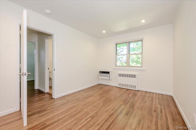 2 N Lewis Place 1.4B, Rockville Centre, NY 11570