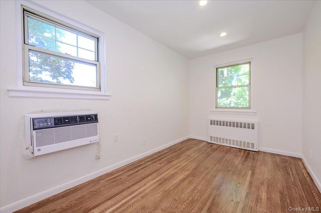 2 N Lewis Place 1.4B, Rockville Centre, NY 11570