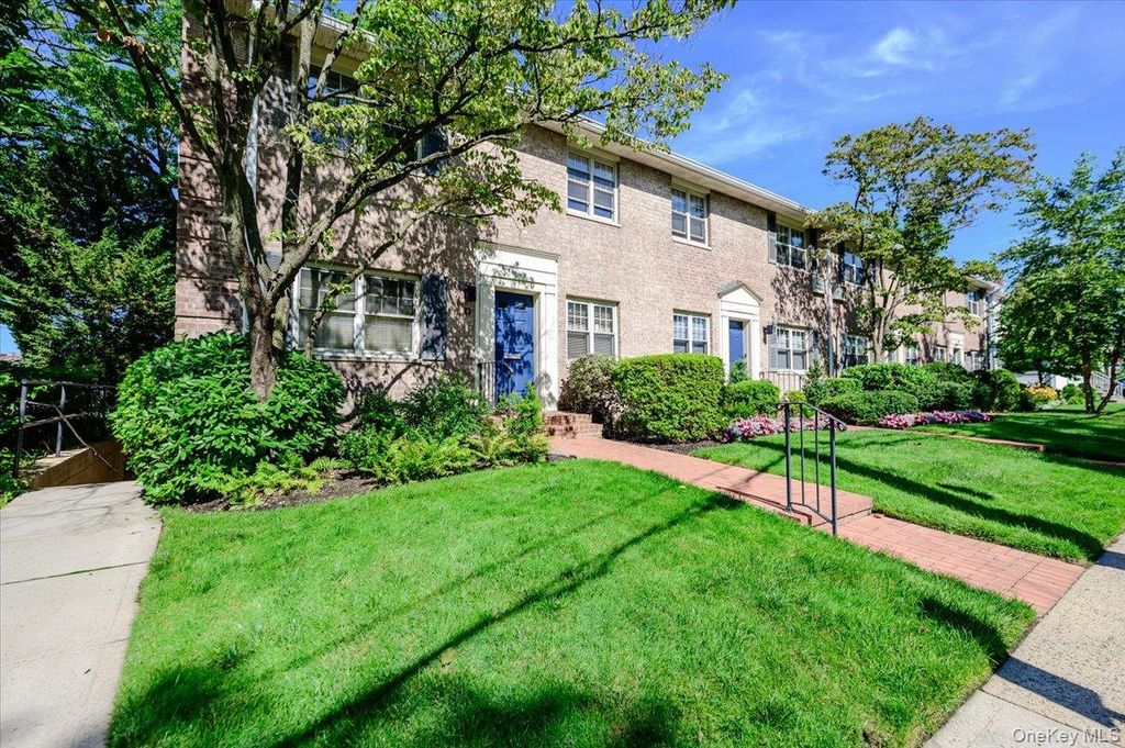 2 N Lewis Place 1.4B, Rockville Centre, NY 11570 — exterior