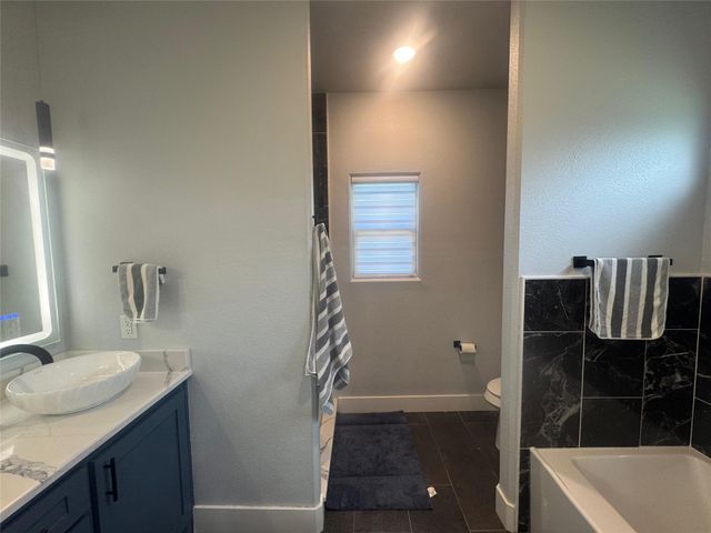 317 Lakeview Drive, Alvarado, TX 76009