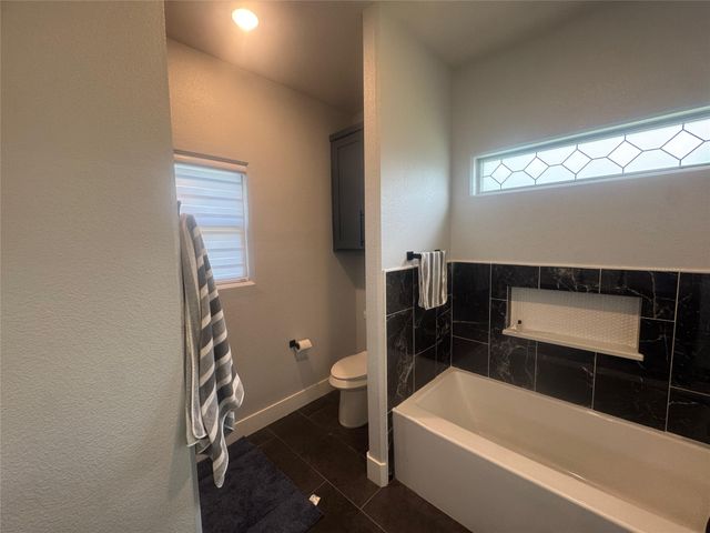 317 Lakeview Drive, Alvarado, TX 76009