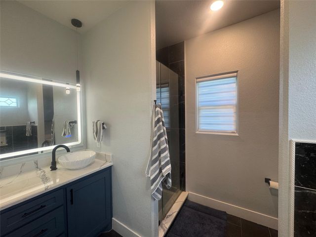 317 Lakeview Drive, Alvarado, TX 76009