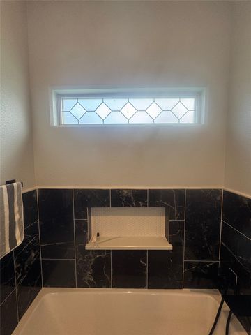 317 Lakeview Drive, Alvarado, TX 76009