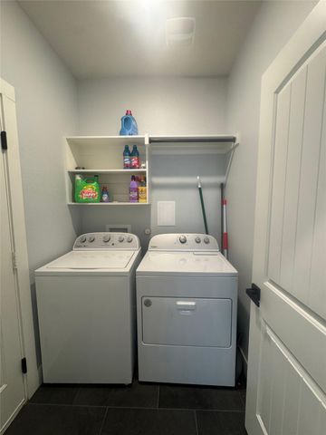 317 Lakeview Drive, Alvarado, TX 76009