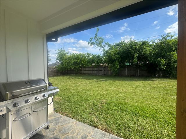 317 Lakeview Drive, Alvarado, TX 76009