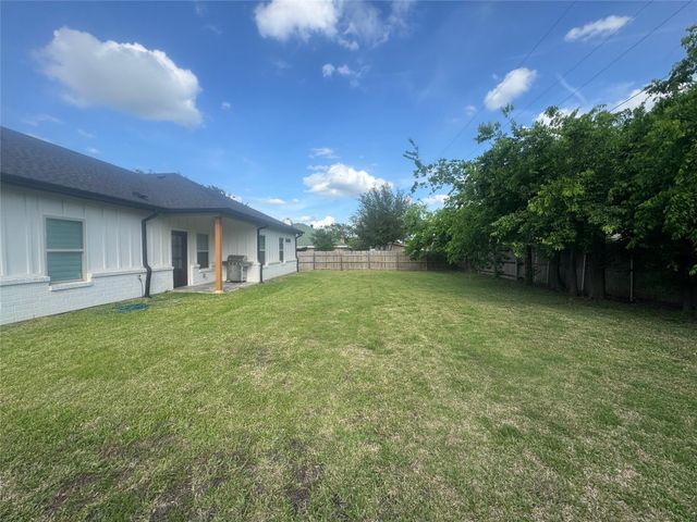 317 Lakeview Drive, Alvarado, TX 76009