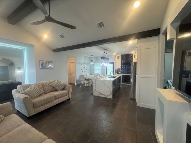 317 Lakeview Drive, Alvarado, TX 76009