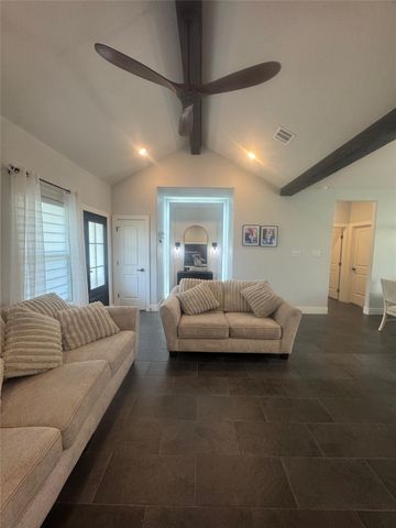 317 Lakeview Drive, Alvarado, TX 76009