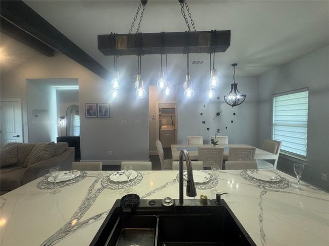 317 Lakeview Drive, Alvarado, TX 76009