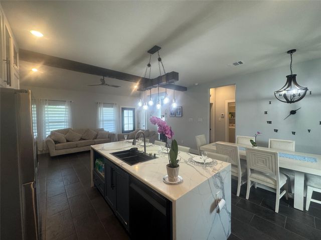 317 Lakeview Drive, Alvarado, TX 76009