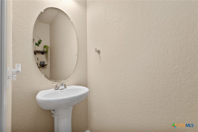 617 Community Drive, New Braunfels, TX 78132