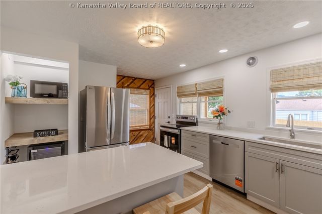 2004 Kanawha Terrace, St Albans, WV 25177