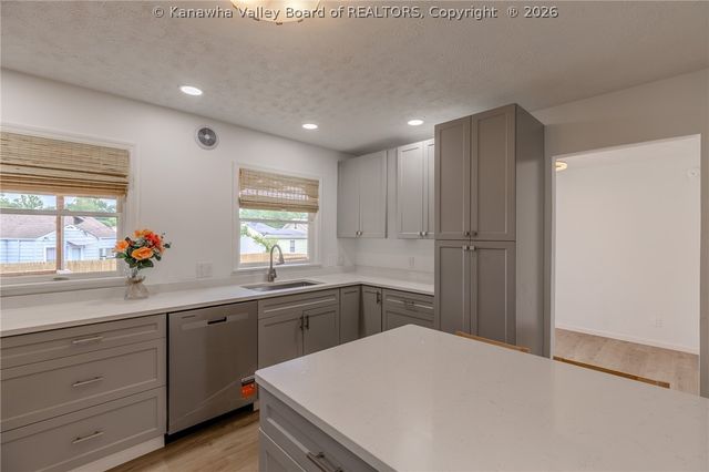 2004 Kanawha Terrace, St Albans, WV 25177