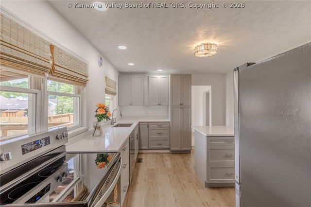 2004 Kanawha Terrace, St Albans, WV 25177
