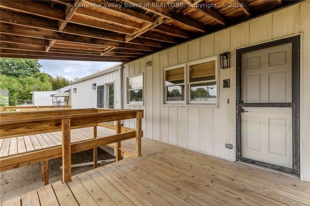 2004 Kanawha Terrace, St Albans, WV 25177