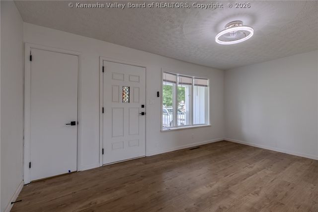 2004 Kanawha Terrace, St Albans, WV 25177