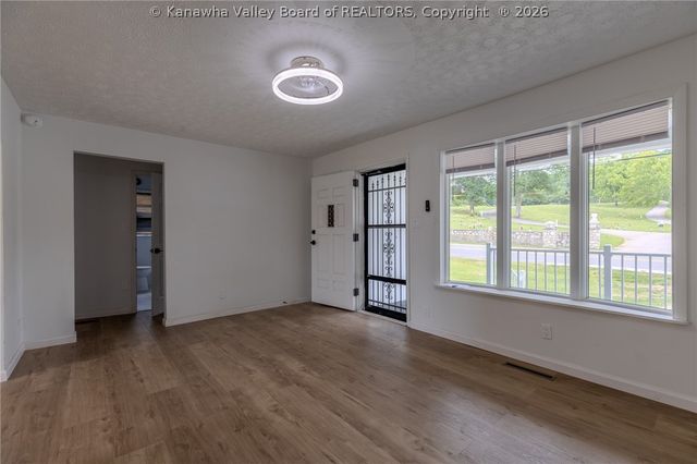 2004 Kanawha Terrace, St Albans, WV 25177