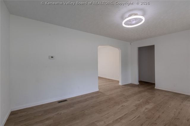 2004 Kanawha Terrace, St Albans, WV 25177