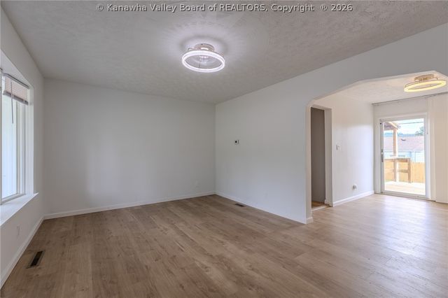 2004 Kanawha Terrace, St Albans, WV 25177
