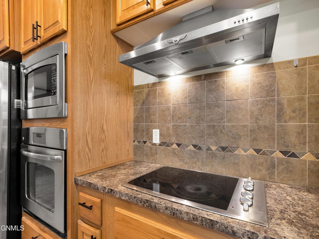426 Dover Drive, Bismarck, ND 58504 photo 4