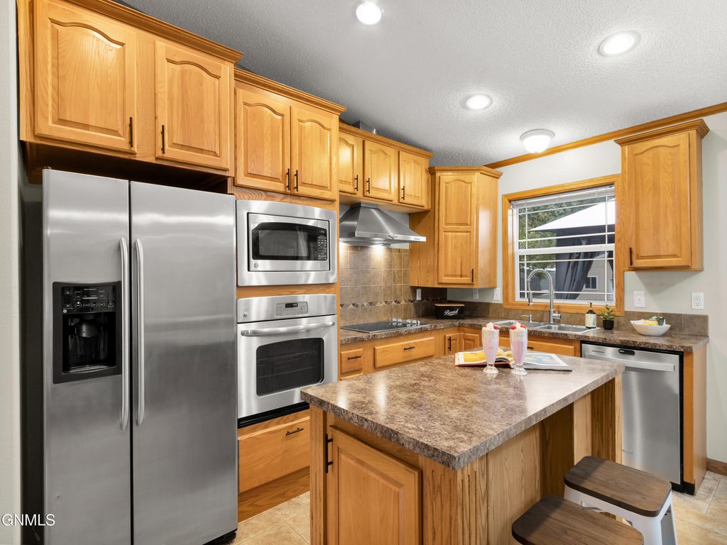 426 Dover Drive, Bismarck, ND 58504 photo 5