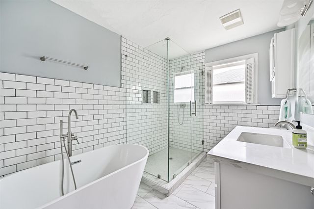 4909 Travis Drive, Galveston, TX 77551