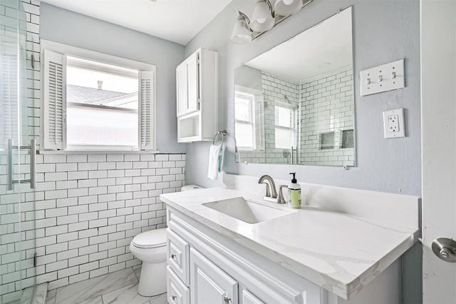 4909 Travis Drive, Galveston, TX 77551