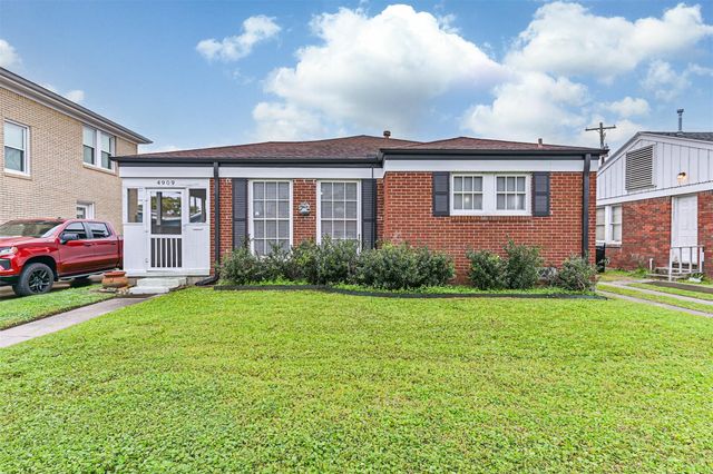 4909 Travis Drive, Galveston, TX 77551