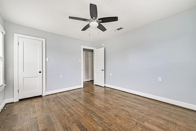 4909 Travis Drive, Galveston, TX 77551