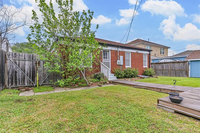 4909 Travis Drive, Galveston, TX 77551