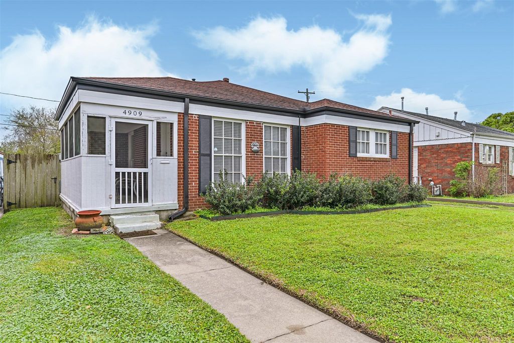 4909 Travis Drive, Galveston, TX 77551