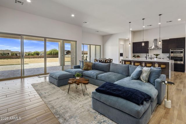 1101 E Dolores Road, Phoenix, AZ 85086
