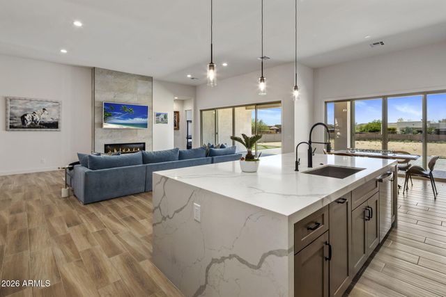 1101 E Dolores Road, Phoenix, AZ 85086