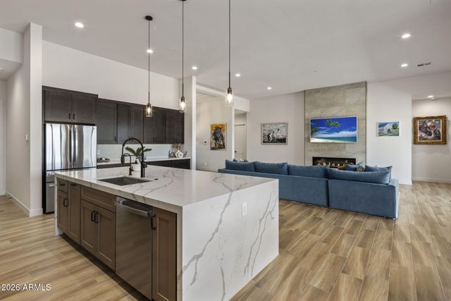 1101 E Dolores Road, Phoenix, AZ 85086
