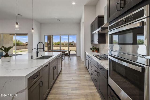 1101 E Dolores Road, Phoenix, AZ 85086