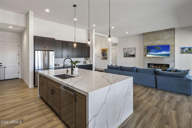 1101 E Dolores Road, Phoenix, AZ 85086