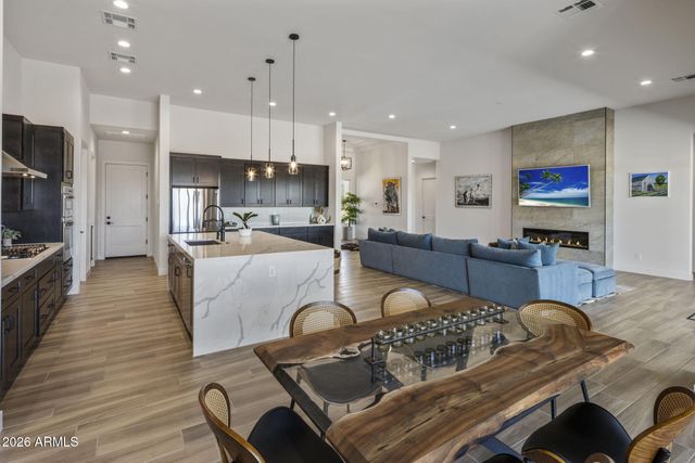 1101 E Dolores Road, Phoenix, AZ 85086