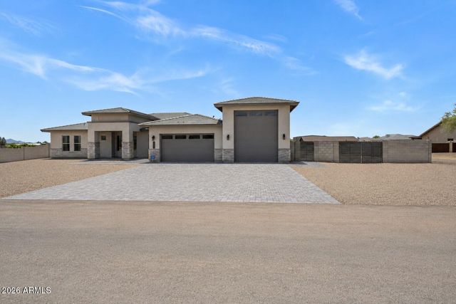 1101 E Dolores Road, Phoenix, AZ 85086