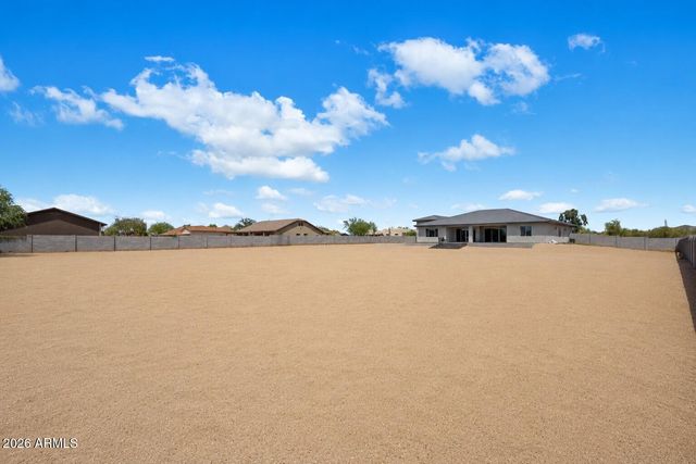 1101 E Dolores Road, Phoenix, AZ 85086
