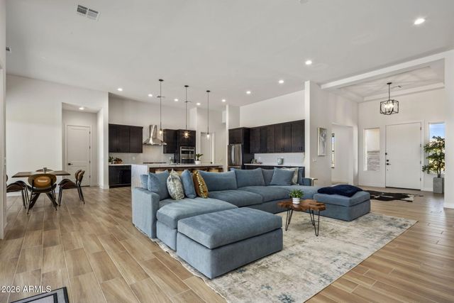 1101 E Dolores Road, Phoenix, AZ 85086