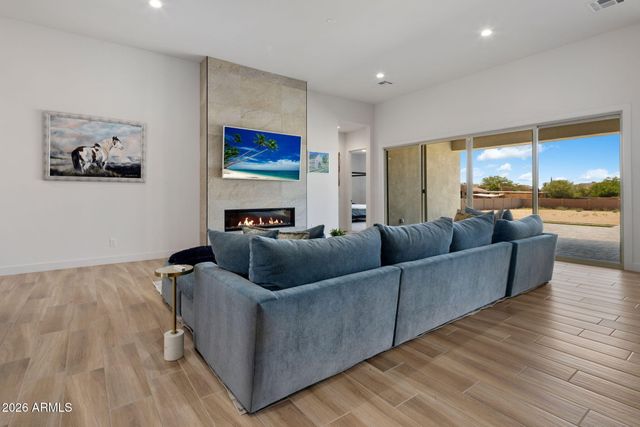 1101 E Dolores Road, Phoenix, AZ 85086