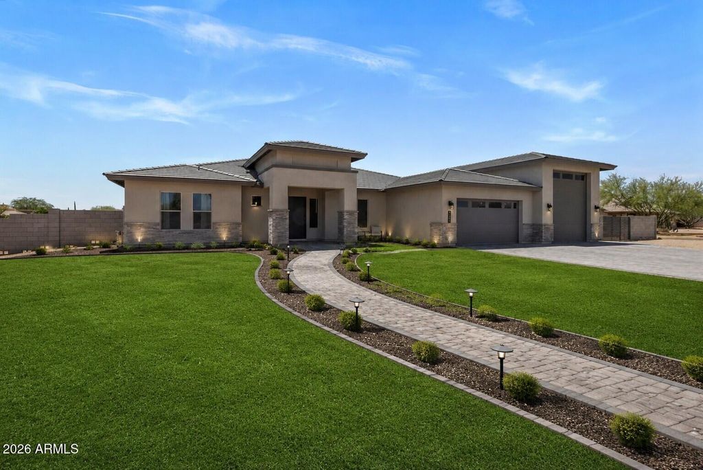 1101 E Dolores Road, Phoenix, AZ 85086