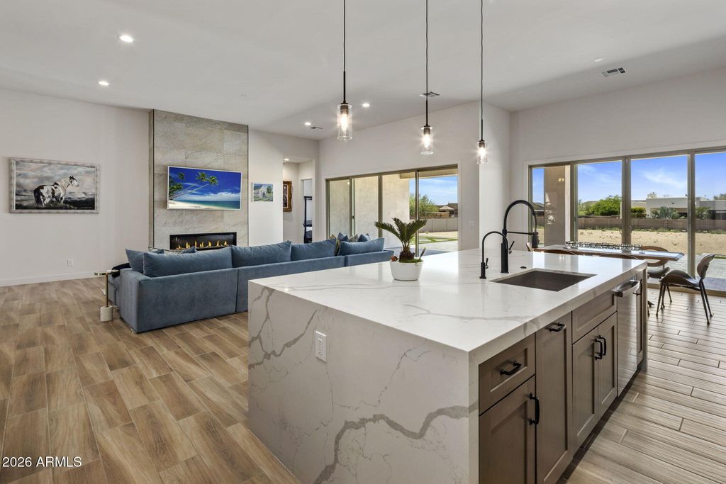 Image 12 of property listing at 1101 E Dolores Road, Phoenix, AZ 85086
