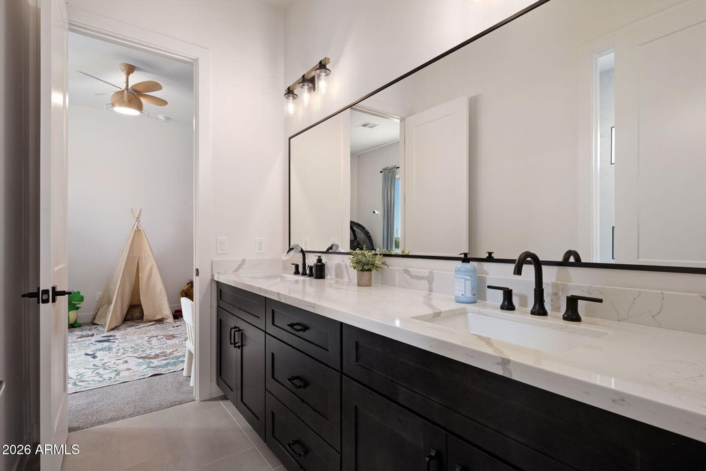 Image 32 of property listing at 1101 E Dolores Road, Phoenix, AZ 85086