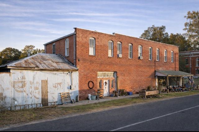 100 E 2nd Street, Groveton, TX 75845