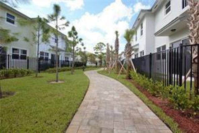 6990 Pines Circle 53, Coconut Creek, FL 33073