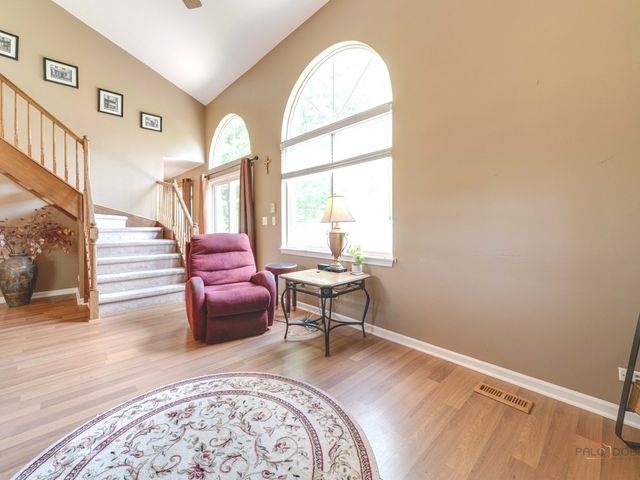 6797 ROANOAKE Court, Gurnee, IL 60031