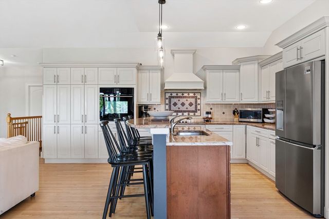 27 Spring Hill Rd, Belchertown, MA 01007
