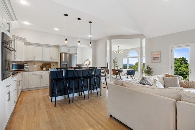 27 Spring Hill Rd, Belchertown, MA 01007